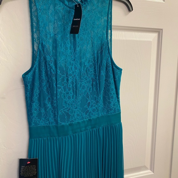 Bebe Emerald Green Lace Pleated Dress 4 - Picture 2 of 3